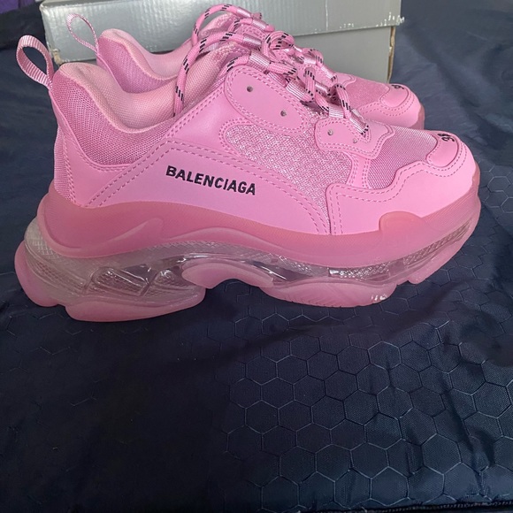 Selling my girlfriends balenciaga triple s size 38 only worn a few times - Picture 6 of 7